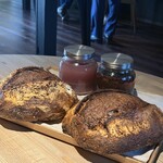 レスピラシオン - 自家製のパン両種類