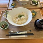 山のレストラン 緑の森 - 