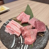 近江うし 焼肉 にくTATSU 青山本店 - 