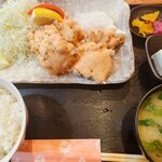 たべものや跳扉 - 