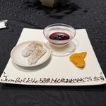 故宮 - デザート  さつまいもおいしかった！ もう一個は杏仁豆腐かな？