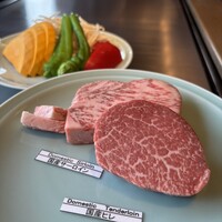 鉄板焼 赤坂 - サーロインとヒィレの食べ比べ　ミディアムとウェルダン