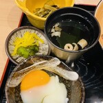 丸松 - 小鉢、お新香、お吸い物
