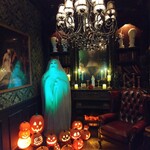 ハチカフェ - 扉を開けると、そこは異世界