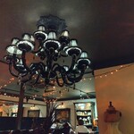 ハチカフェ - ホールも独特