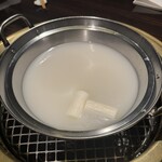 焼肉 銀座コバウ - ミノしゃぶの鍋【牛骨スープ】