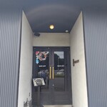 ハチカフェ - 外観はシンプル