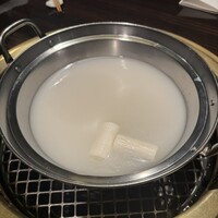 焼肉 銀座コバウ 特別室 - ミノしゃぶの鍋【牛骨スープ】