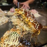 お好み焼 みっちゃん総本店 - 豚玉断面