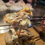 お好み焼 みっちゃん総本店 - 豚けっこう入ってた