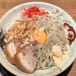 ラーメン豚山 - ミニ汁なし、ニンニク、アレ（紅生姜）