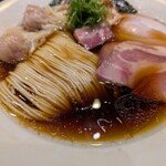 Ramen Break Beats - 特上醤油らぁ麺2200円ブラス大盛り300円。