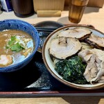 らー麺土俵 鶴嶺峰 - 眠りチャーシュートッピング