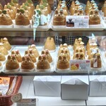 白髭のシュークリーム工房 - トトロが見つめてる〜