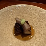 花月 - ◎椀盛…蛸煮
                                ※こんなに柔らかで優しい蛸を今まで食べた事があっただろうか...