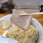 マルチョンラーメン - チャーシューリフト