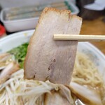マルチョンラーメン - チャーシューリフト