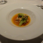 エイとロマネスコのトマトソース煮込み