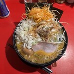 ラーメン 厚木家 - ネギチャーシューメン（トッピング:味玉、玉ねぎ、白髪ネギ辛子あえ）大盛り