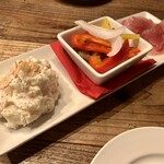 Ue CONA - 前菜3種盛り合わせ（ポテトサラダ、ピクルス、生ハム）