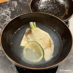 喜想天外 - 胡麻豆富と焼いた真鯛と炙り蕪の吸物