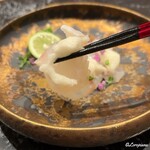 喜想天外 - 泡醤油で味わう鮃と鮃の縁側の造り