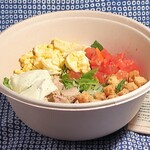 クリスプ・サラダワークス - 料理写真:クラシック・チキンコブ