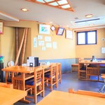 やぶ善 - 店内中央の席。