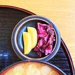 やぶ善 - 彩りも美しい、箸休めの"お漬物"二種盛り。
