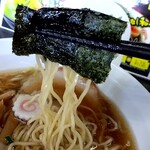 中華麺房 東龍 - 「海苔」で巻き巻き麺リフト⤴
