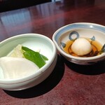 五代目 野田岩 - お新香と口直しの大根おろし