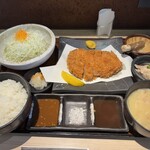 黒かつ亭 中央駅本店 - 黒豚上ロースかつ定食
