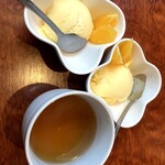 やきにく百済 - 〆アイスクリーム＋オレンジ 韓国茶