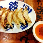 廣東餃子房 - 最強焼餃子。神戸流味噌だれで