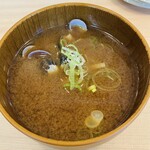 一汁おにぎり 一粒万福 - 赤味噌のしじみ汁