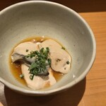 すしやのたい悟 - ６日間熟成厚岸の生牡蠣は、とろっとしてクリーミーで剥きたての生牡蠣とは違う旨さがありました。