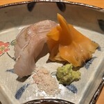 すしやのたい悟 - クエの昆布〆と青柳ですが、クエは塩で食べると旨味抜群で、青柳はたっぷりの本山葵と卓上醤油で頂きです♪