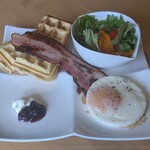 Ashigara Base AZ - 『ベーコンワッフル　700円』