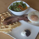 Ashigara Base AZ - 『ベーコンワッフル　700円』