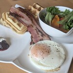 Ashigara Base AZ - 『ベーコンワッフル　700円』