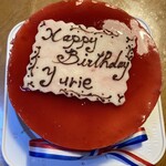 ル・ジャンティオム - ホールケーキにプレートを付けてくれたサプライズプレゼント！自宅でいただきました♪