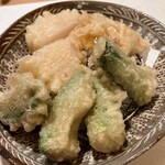 ひろ作 - 早秋の天ぷら盛り合わせさんでーす。③