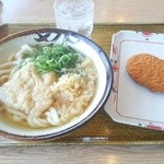 らくらくうどん - うどん中170円 カレーコロッケ90円 あげ90円