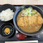 総のうどん・そば  - カツカレーそば、ごはん(小)、生たまご