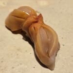 すしやのたい悟 - 大好物の赤貝から握りはスタート、この鉄っぽい風味が堪らんのです。