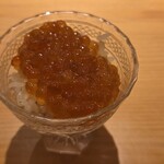 すしやのたい悟 - 新物イクラの小丼ですが、柔らかい新物なので小丼スタイルが合ってました。