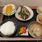 てっぺん - 本日の日替わりランチ定食「銀ダラの切り落としの煮付け」定食