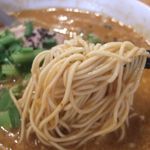 瀬佐味亭 - 麺は細い低加水麺