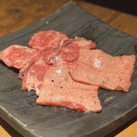 和牛とタン 焼肉 とみ 新橋本店 - 