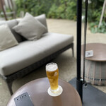 花重谷中茶屋 - 庭のソファ席の様子